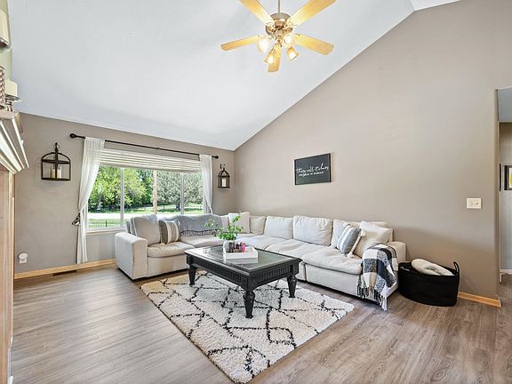 4th image of 512 Aspen Creek Ct