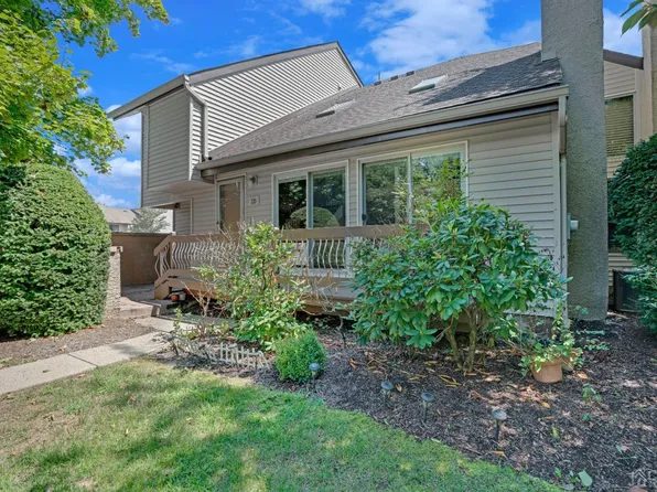 120 Kelly Dr, Edison, NJ 08820