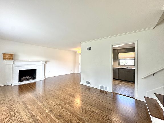 3rd image of 8011 Reinhardt Ln