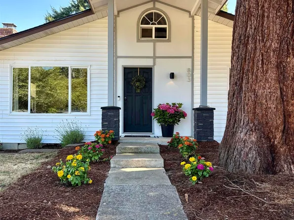 803 Madison St, Silverton, OR 97381