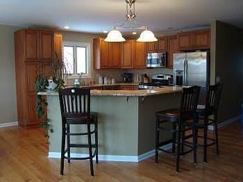 2nd image of 816 W Lakeside Plz