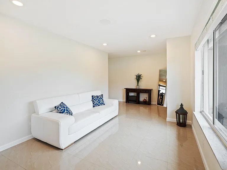 6101 SW 9th St — Photo 13