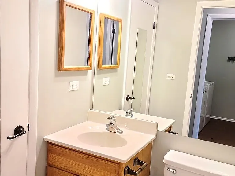 221 Hawthorne Ct #C1 — Photo 2