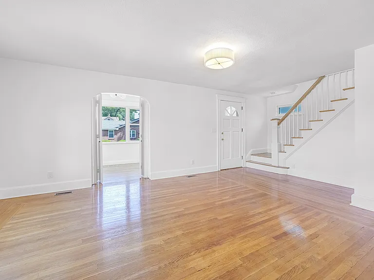 135 E Linden Ave — Photo 9