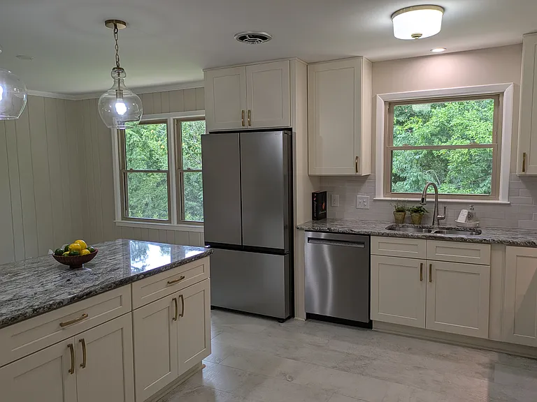 737 S Westview Dr — Photo 4
