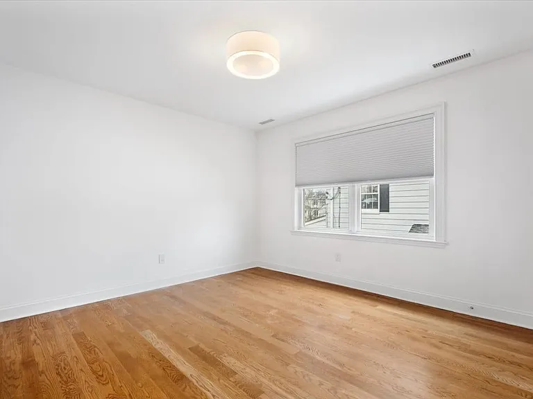 109 Lee Rd — Photo 15