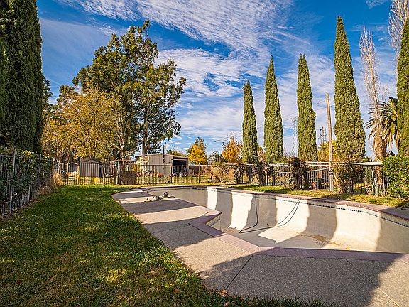 5th image of 7045 Mills Ln