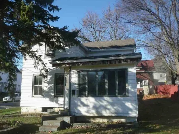 404 N Nursery Ave, Freeport, IL 61032