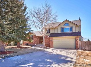 105 Sioux Dr, Cheyenne, WY 82009