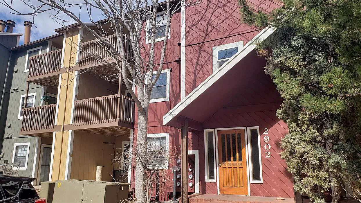 2 bed, 876 sqft, $2,400 — Photo 1