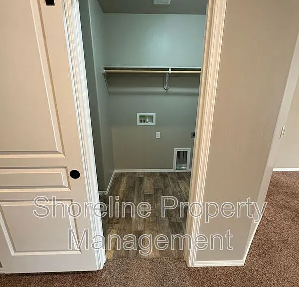 511 Diamond Lake St — Photo 52