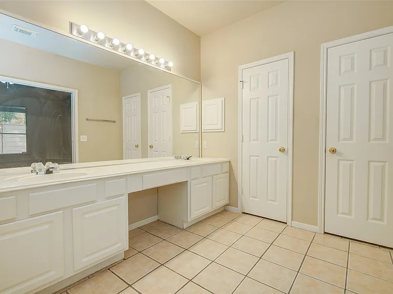 18422 Auburn Woods Dr — Photo 29