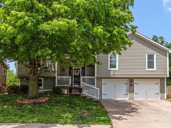 1004 SE 10th St, Lees Summit, MO 64081