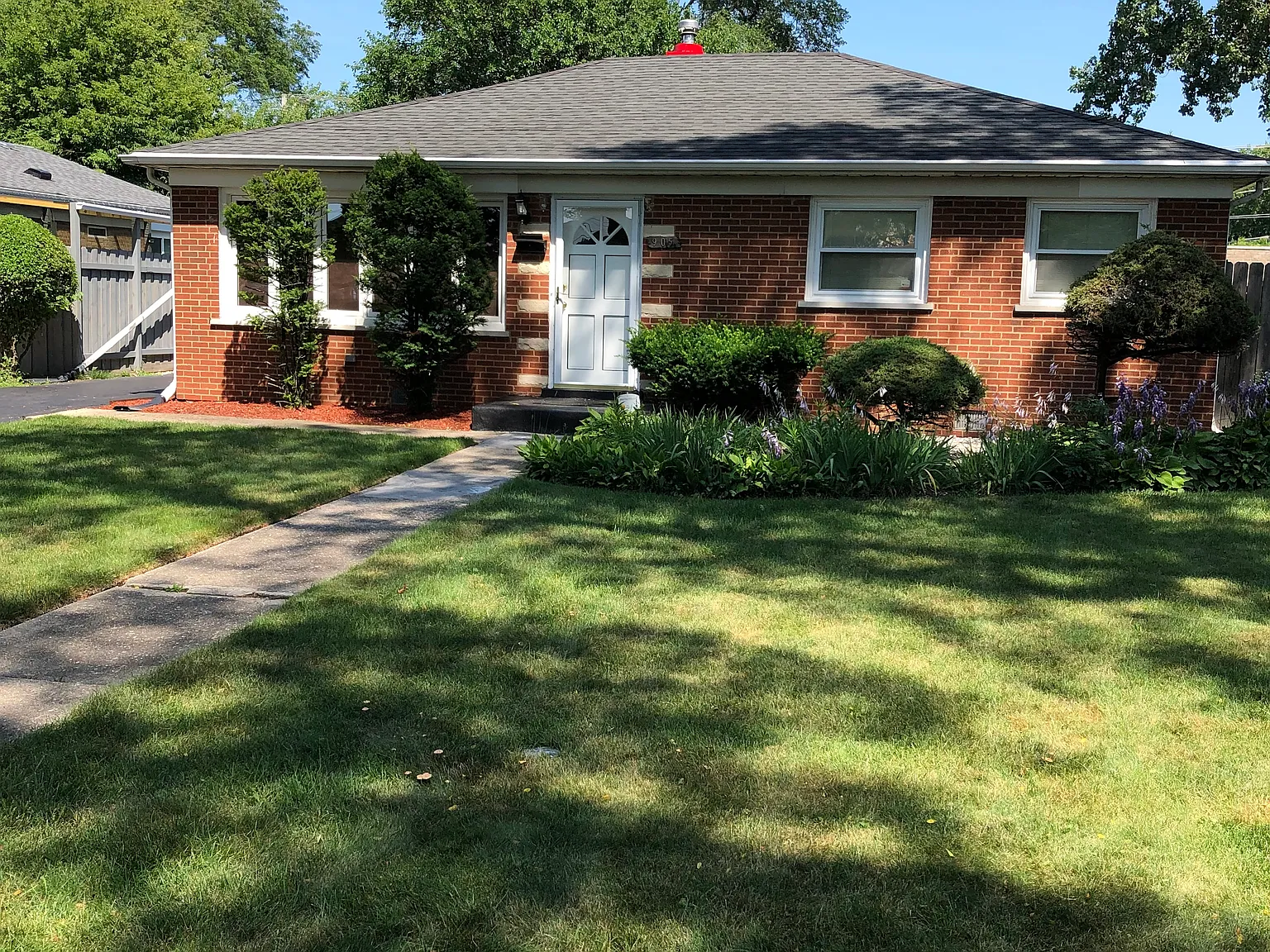 905 Grey Ave — Photo 1