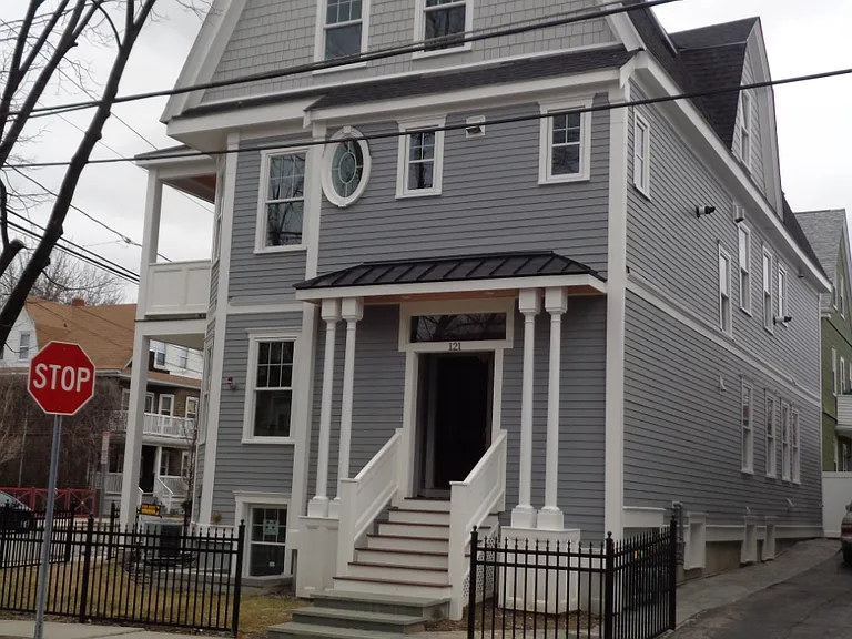 121 Hancock St — Photo 1
