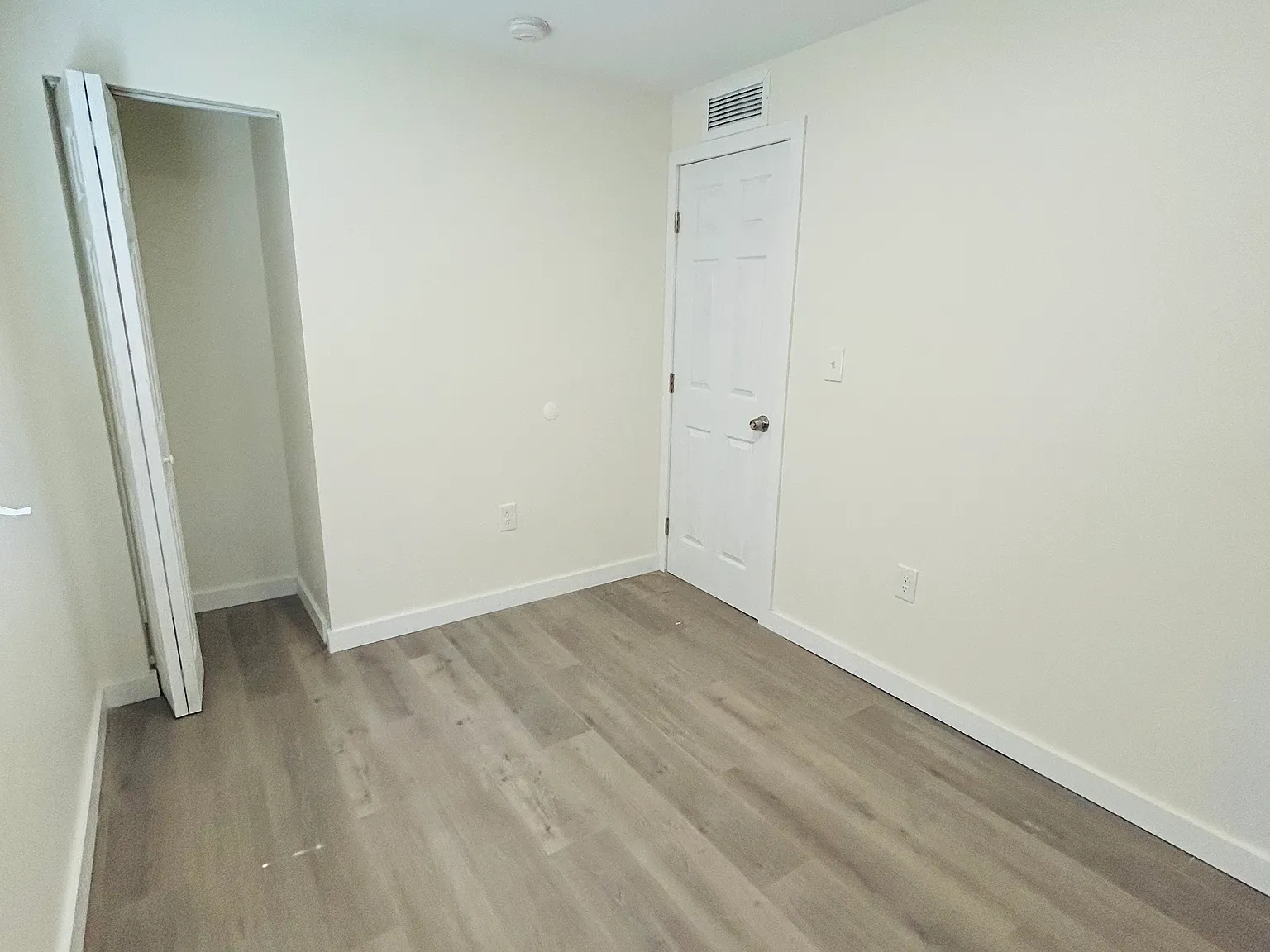 2 bed, 850 sqft, $2,200 — Photo 4