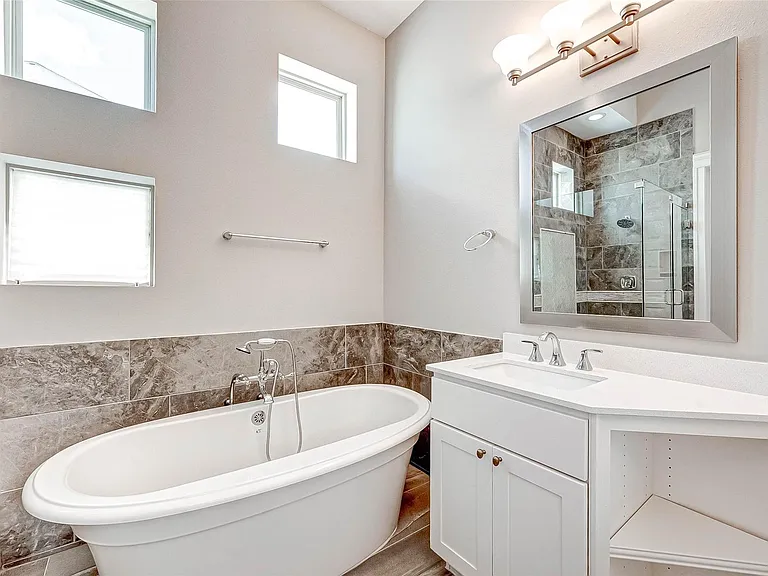 715 Algona Ave — Photo 33
