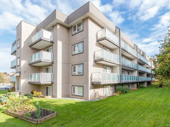 3240 Glasgow Ave #210, Saanich, BC V8X 1M2