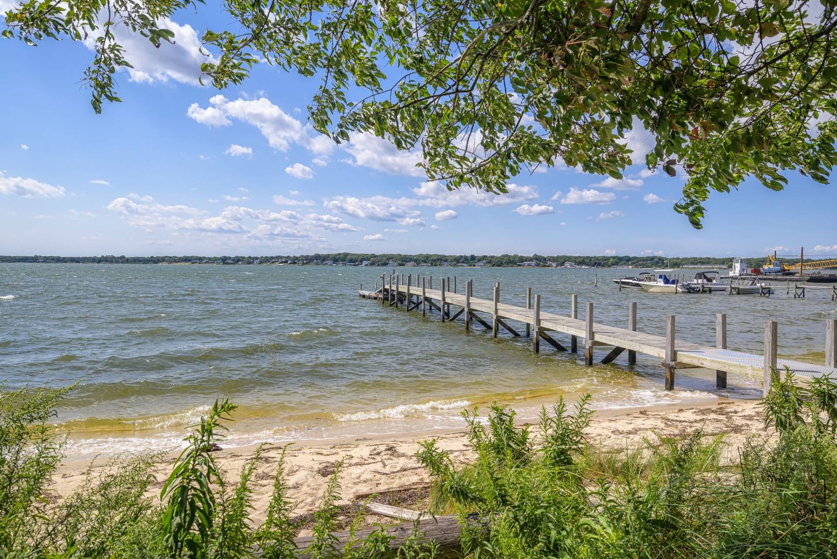  Deepwater dock can accommodate up to 35+ foot boat