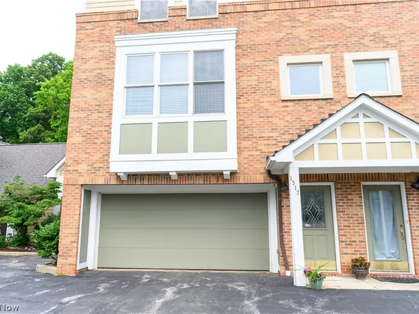 1517 Huntington Ln, Cleveland, OH 44118