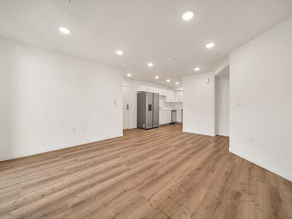 4th image of 11514 Cumpston St #503