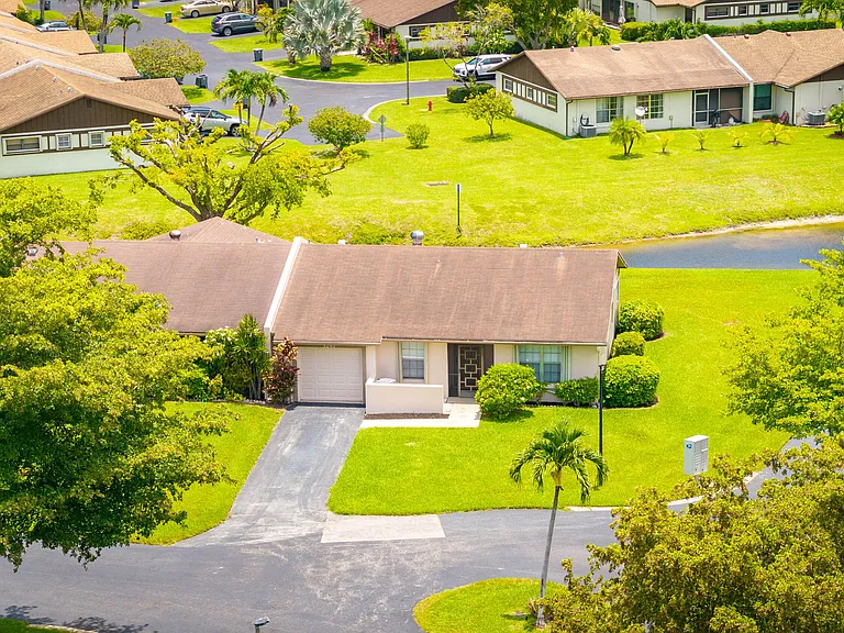 5241 Breadfruit Cir — Photo 32