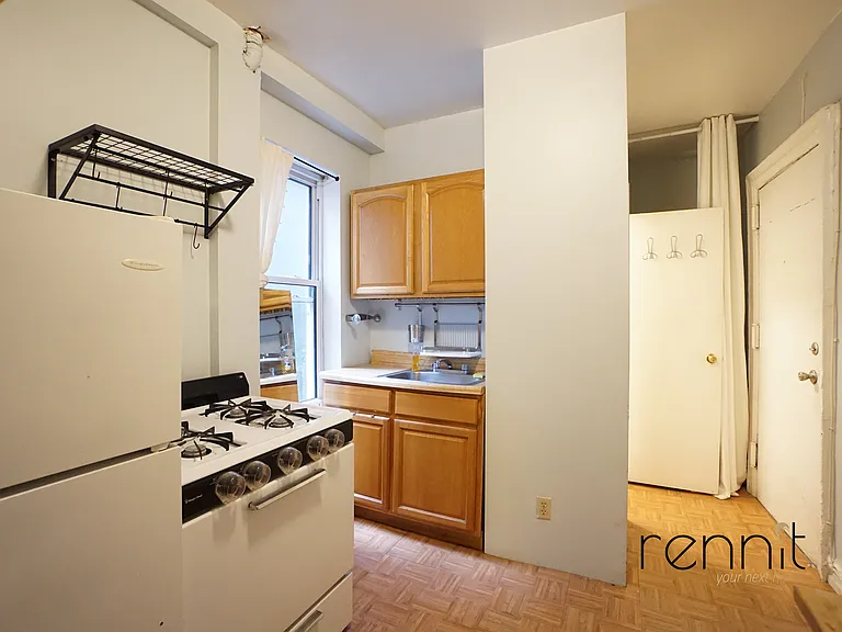 370 Bedford Ave #7 — Photo 4