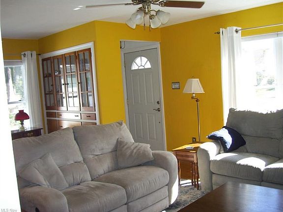 3rd image of 50 Waldorf Dr