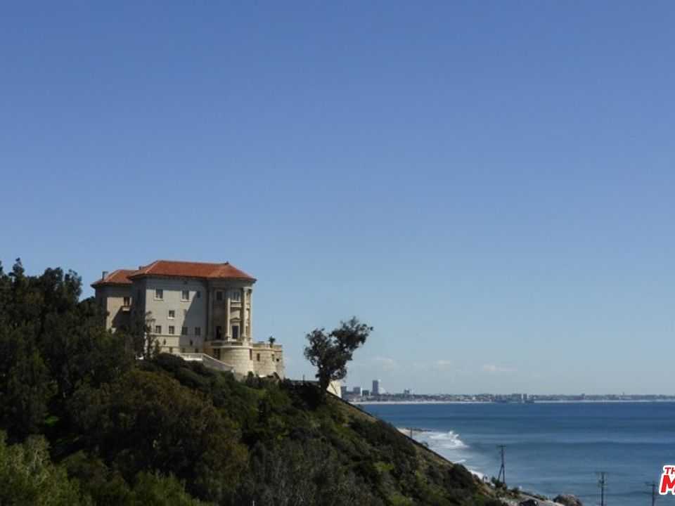 1st image of 18065 Coastline Dr
