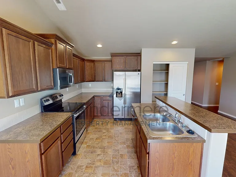 1215 SW Settlement St — Photo 17