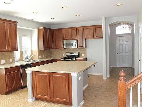 4th image of 957 Crystal Lake Dr