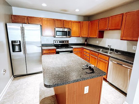 3rd image of 618 Condo Club Dr Unit 109