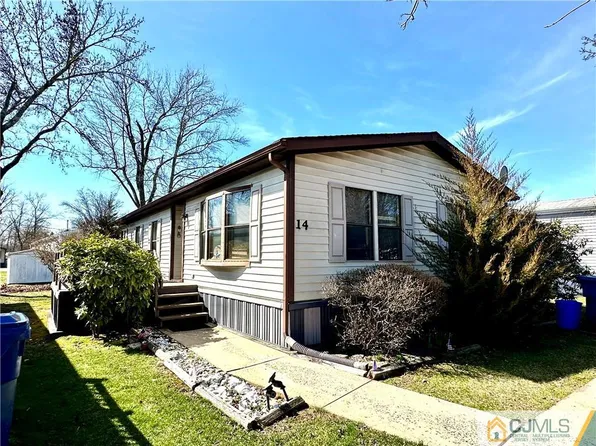14 Longfellow Rd, North Brunswick, NJ 08902
