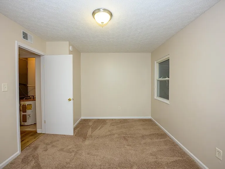 244 Pinewood Dr #4 — Photo 10