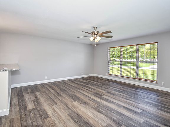 3rd image of 1327 Bexley Dr
