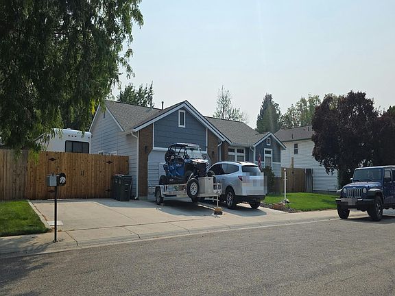 3rd image of 631 W Criterion St