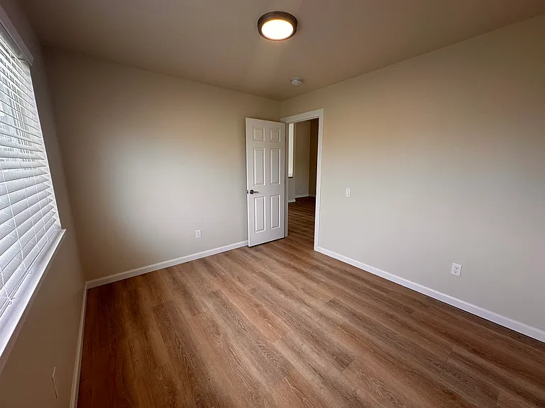 2105 E White Oak Ct #201 — Photo 13