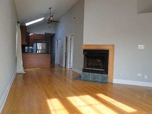 4th image of 1518 W Superior St