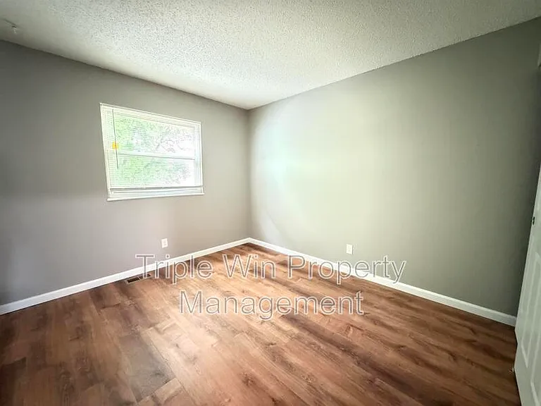 753 Watersedge Dr — Photo 20