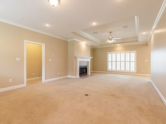 3rd image of 3626 Victoria Dr
