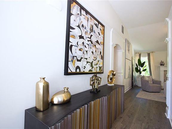 4th image of 40 Eryn Ter