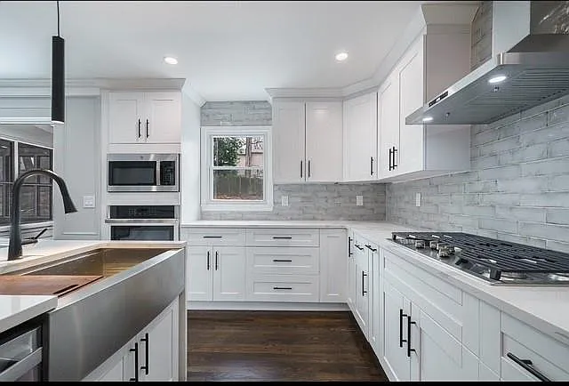 4 bed, 2.5 bath, 2508 sqft, $4,000 — Photo 1