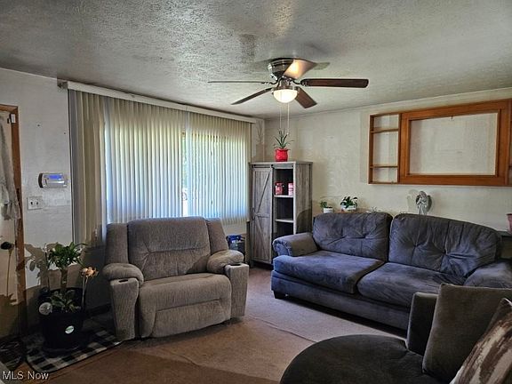 4th image of 4012 Crest Dr
