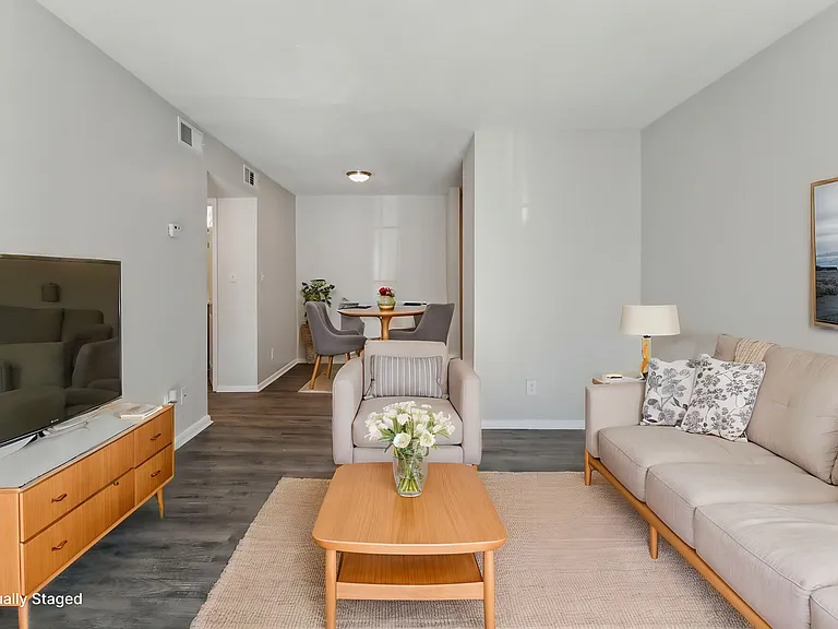 Mitchell s Park Apartments — Photo 6