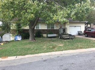 300 John Pl, Neosho, MO 64850