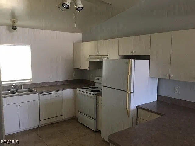 2 bed, 2.0 bath, 944 sqft, $1,200 — Photo 3