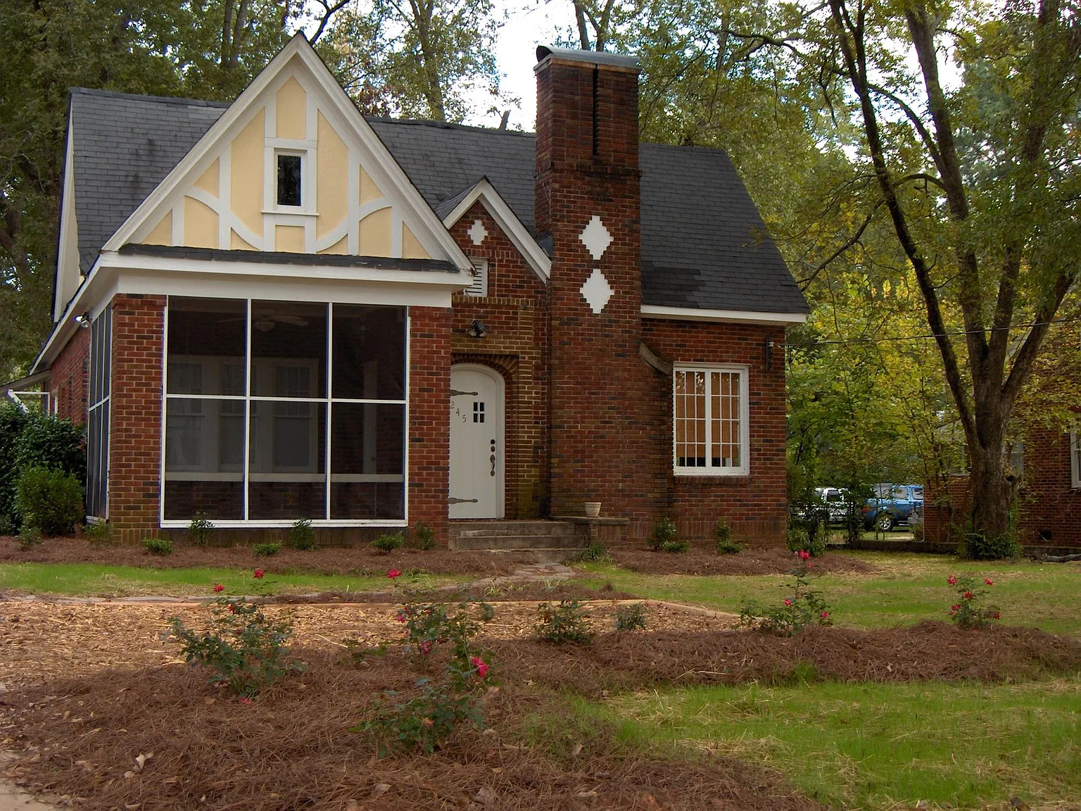 245 King Ave — Photo 1