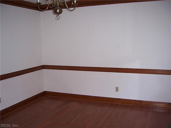 4th image of 309 Barcelona Dr