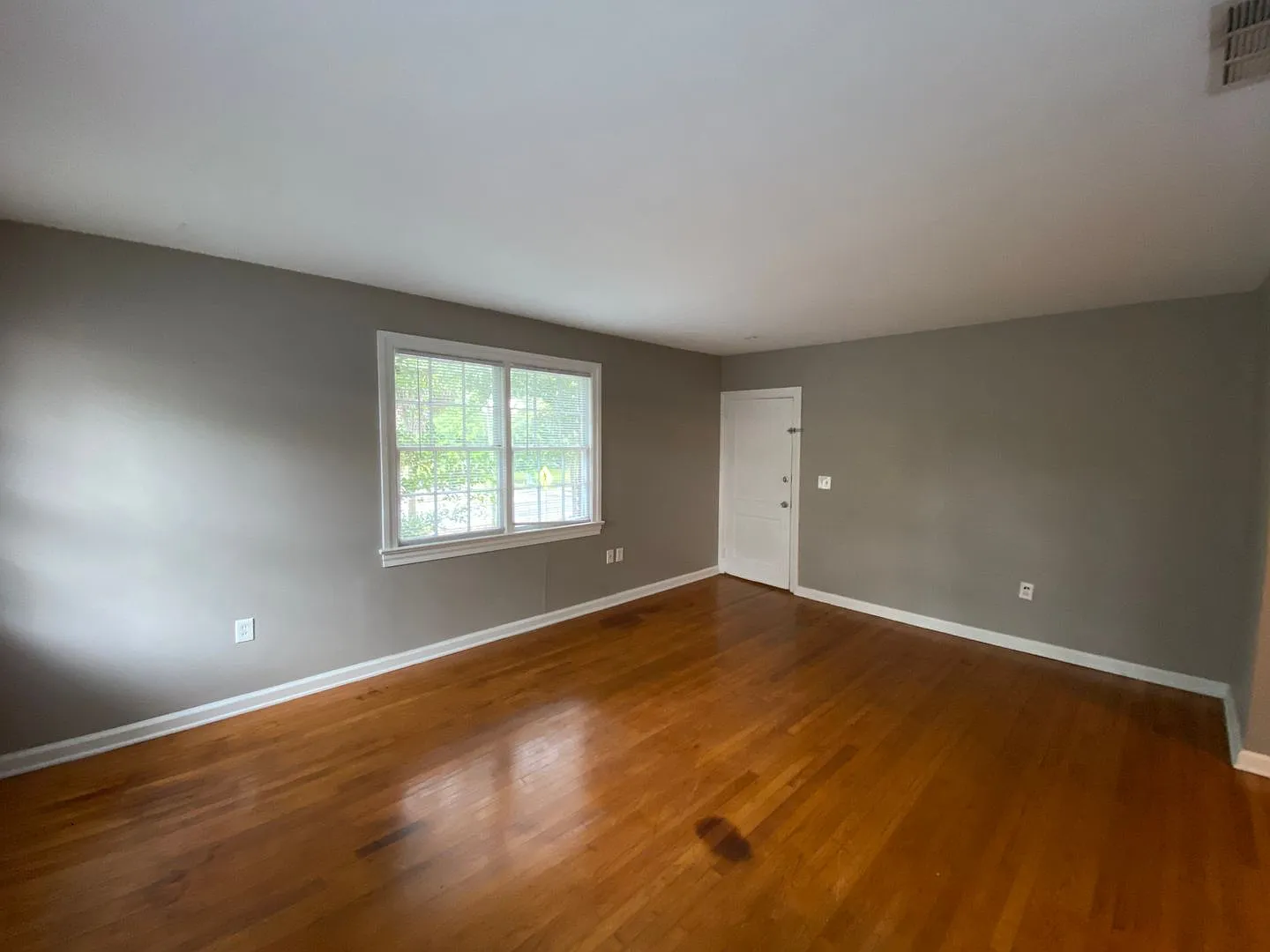1306 East Victory Drive — Photo 2