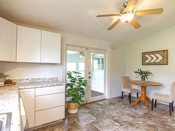 3rd image of 1520 1st Ave
